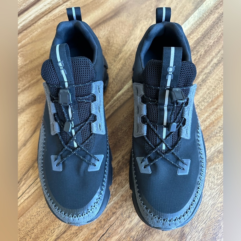 OnCloud Cloudtec Black and Gray Athletic running Shoes like new